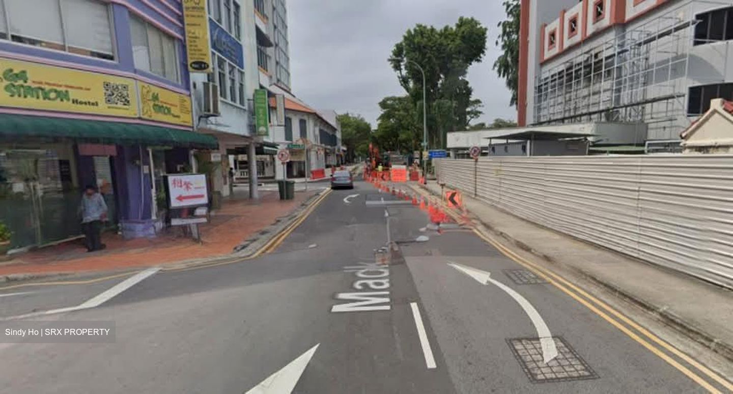 Mackenzie Road (D9), Retail #552507111